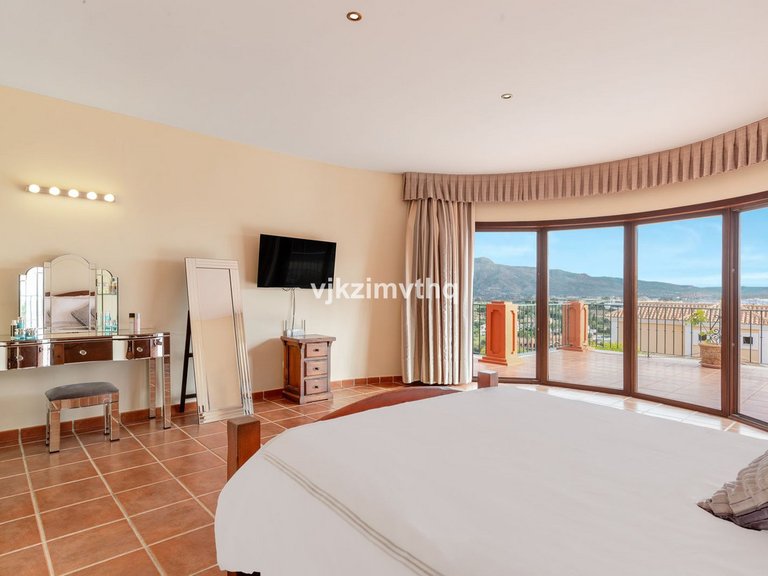 Villa for Sale in Benahavís, Malaga 27
