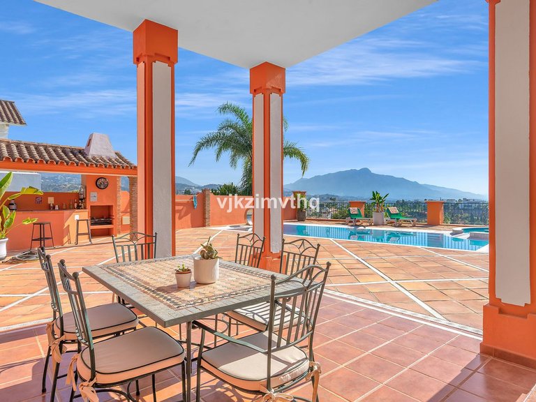 Villa for Sale in Benahavís, Malaga 32