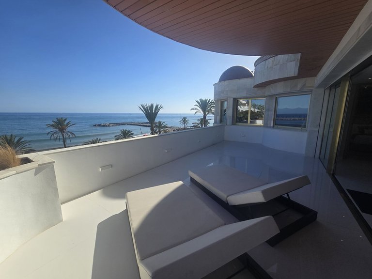 Apartment for Sale in Costa del Sol, Puerto Banús, Malaga 1