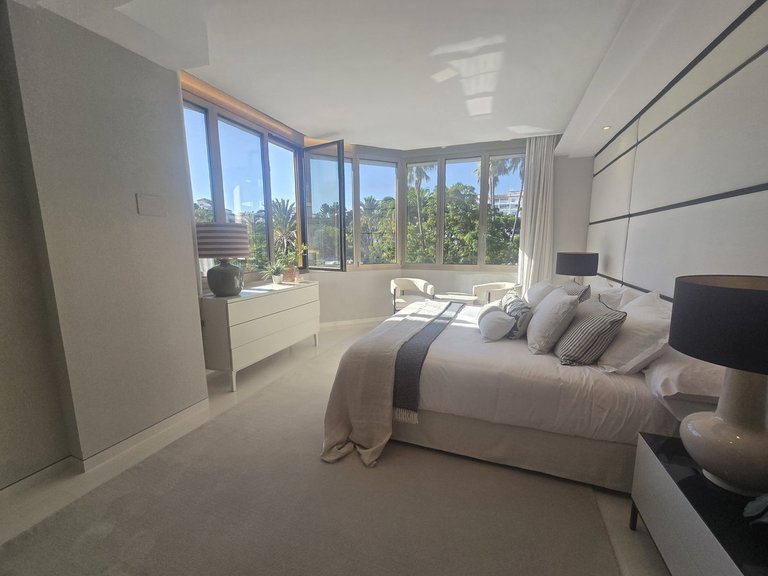 Apartment for Sale in Costa del Sol, Puerto Banús, Malaga 11