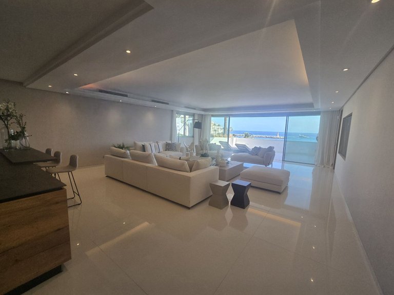 Apartment for Sale in Costa del Sol, Puerto Banús, Malaga 2