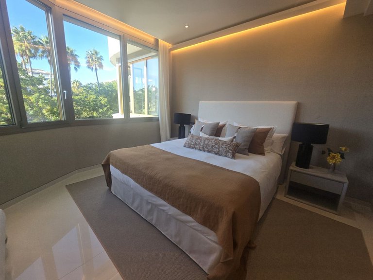 Apartment for Sale in Costa del Sol, Puerto Banús, Malaga 28