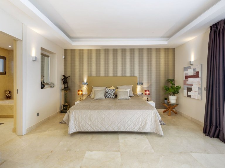 Villa for Sale in El Paraíso, Estepona, Malaga 15