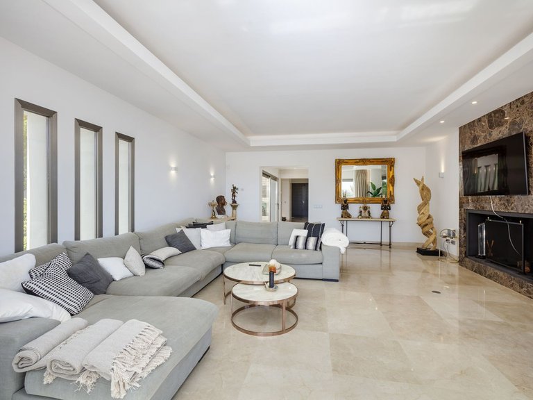 Villa for Sale in El Paraíso, Estepona, Malaga 16