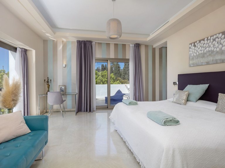 Villa for Sale in El Paraíso, Estepona, Malaga 4