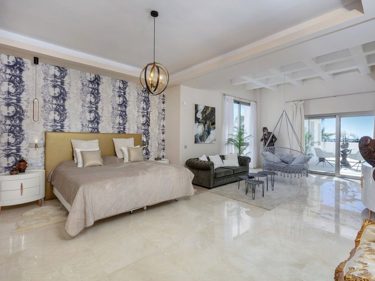 Villa for Sale in El Paraíso, Estepona, Malaga 5