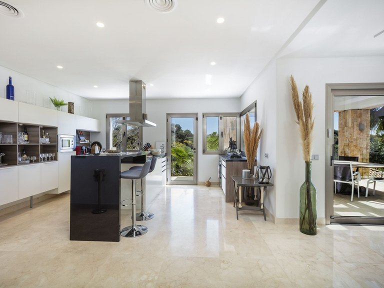 Villa for Sale in El Paraíso, Estepona, Malaga 6
