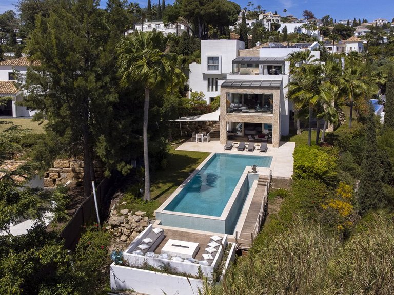 Villa for Sale in El Paraíso, Estepona, Malaga 8