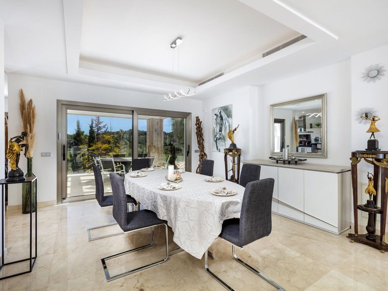 Villa for Sale in El Paraíso, Estepona, Malaga 9