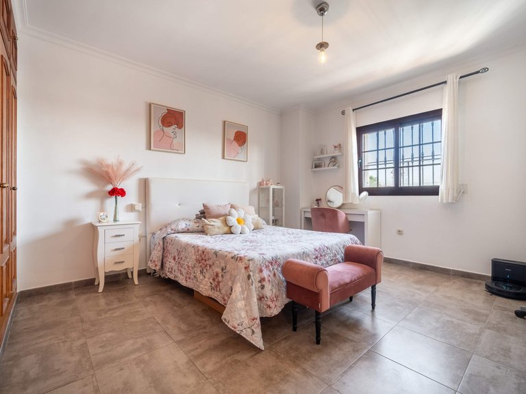 Villa for Sale in Estepona, Malaga 9