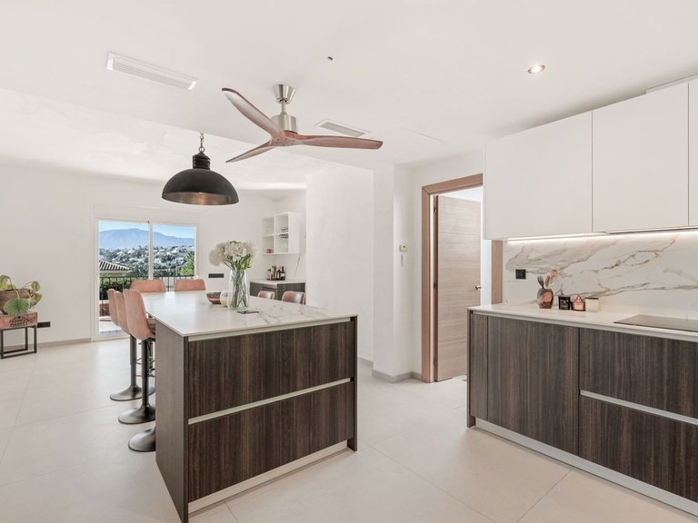 Villa for Sale in El Paraiso, Malaga 10