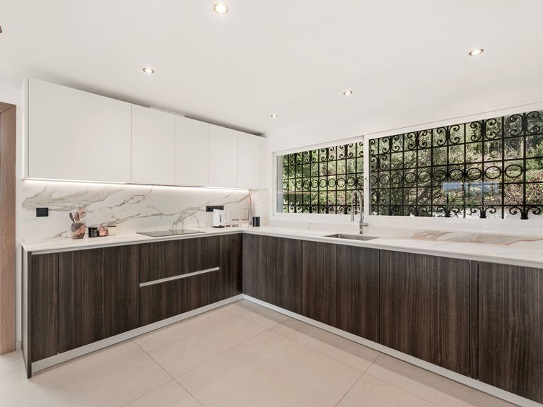 Villa for Sale in El Paraiso, Malaga 11
