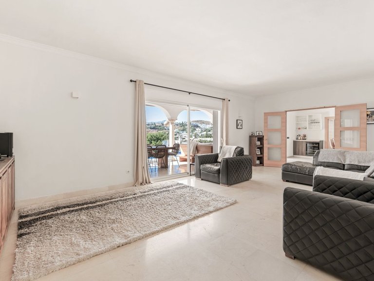 Villa for Sale in El Paraiso, Malaga 17