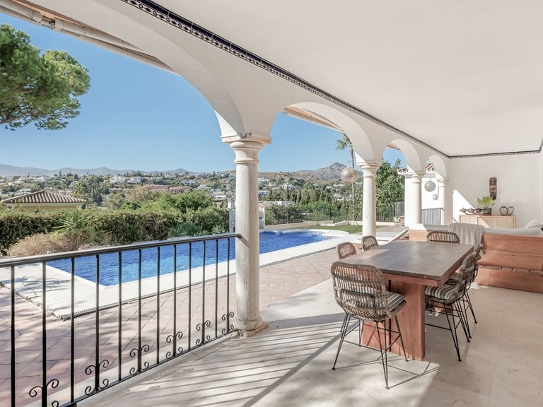 Villa for Sale in El Paraiso, Malaga 18