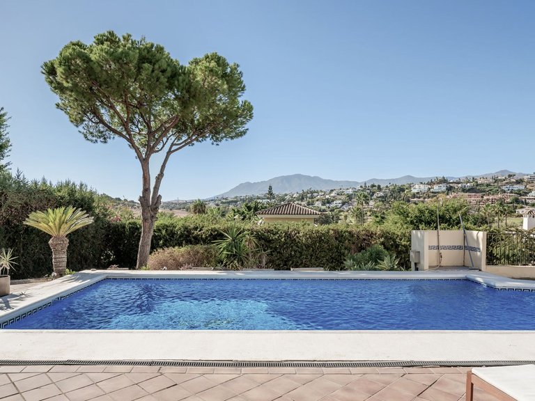 Villa for Sale in El Paraiso, Malaga 20