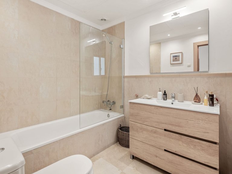 Villa for Sale in El Paraiso, Malaga 24
