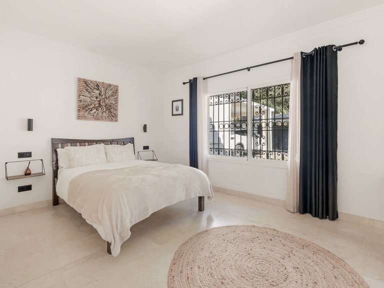 Villa for Sale in El Paraiso, Malaga 26