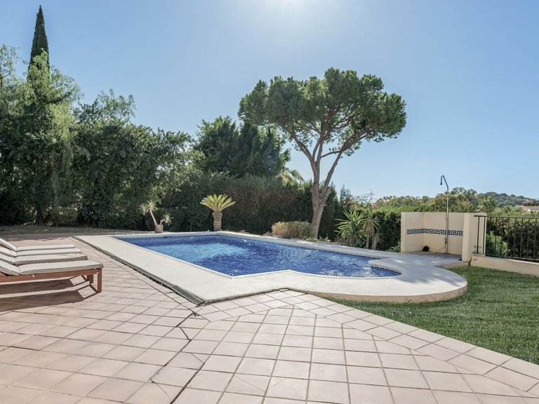 Villa for Sale in El Paraiso, Malaga 32