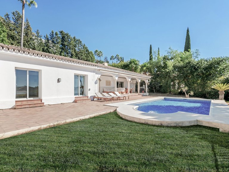 Villa for Sale in El Paraiso, Malaga 34