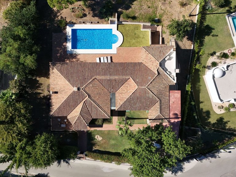 Villa for Sale in El Paraiso, Malaga 39