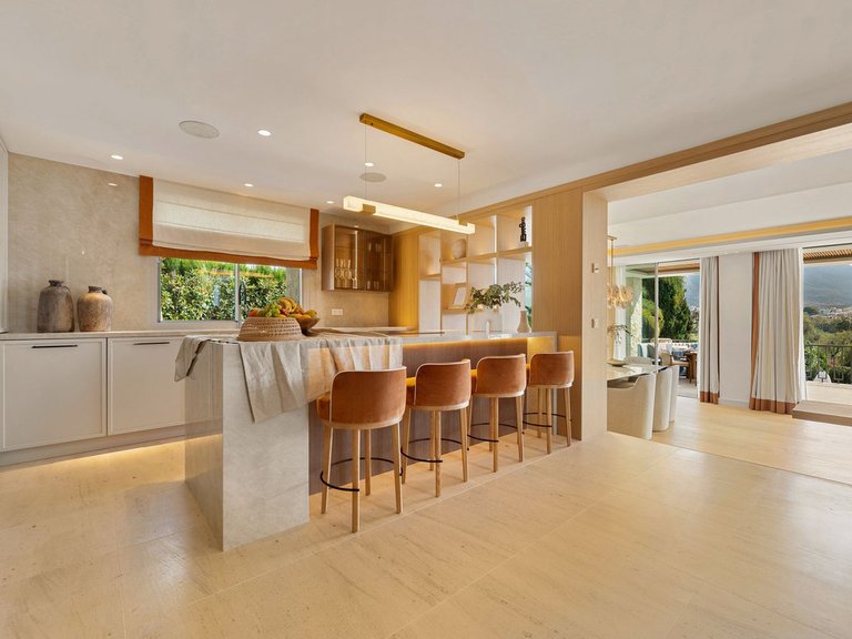 Villa for Sale in Nueva Andalucía, Malaga 10
