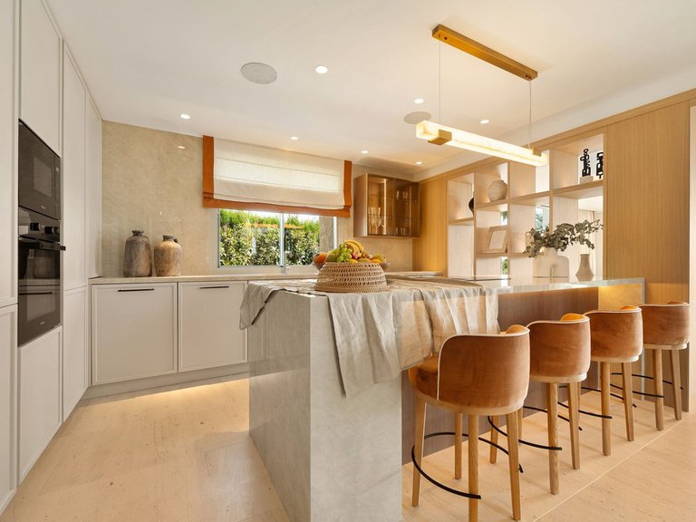 Villa for Sale in Nueva Andalucía, Malaga 11