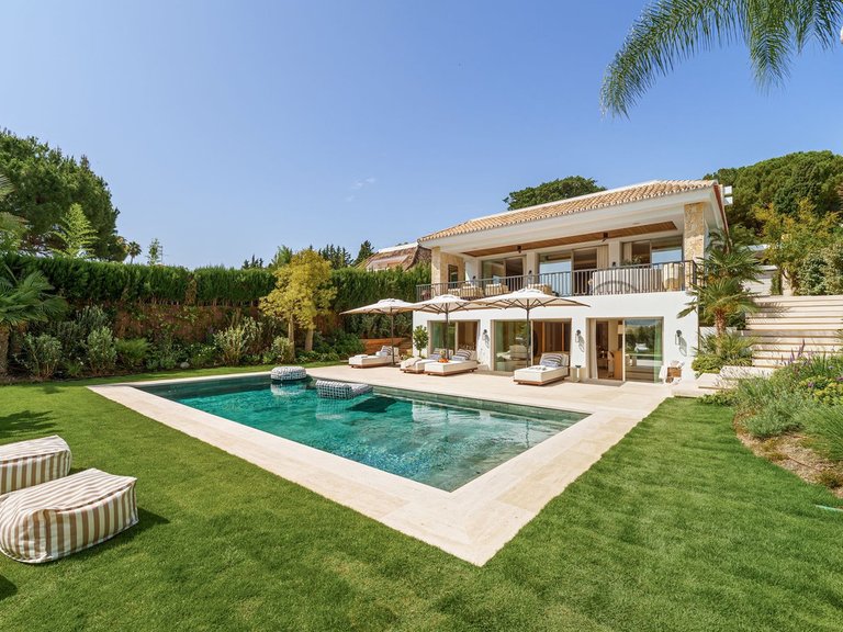 Villa for Sale in Nueva Andalucía, Malaga 14