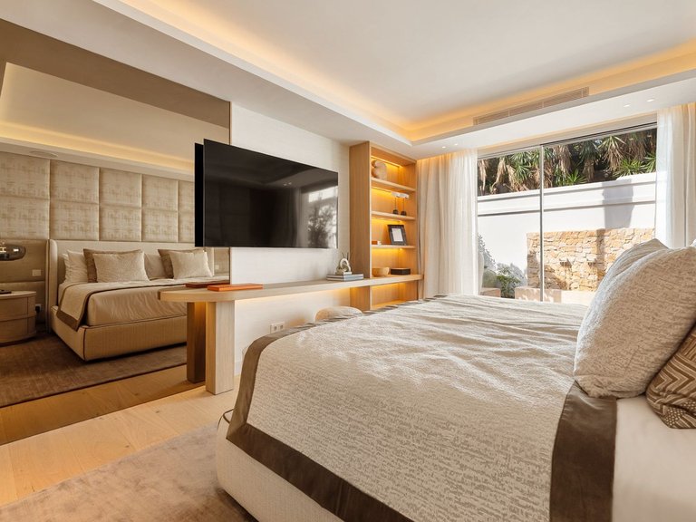 Villa for Sale in Nueva Andalucía, Malaga 30