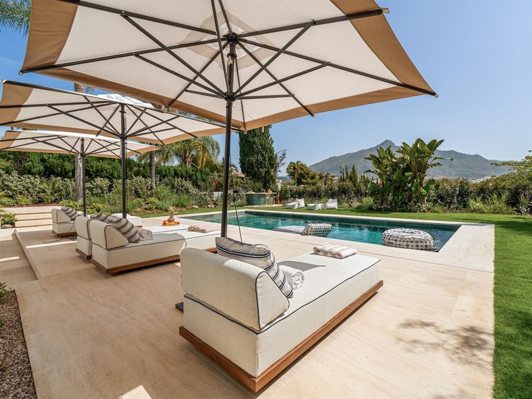 Villa for Sale in Nueva Andalucía, Malaga 4