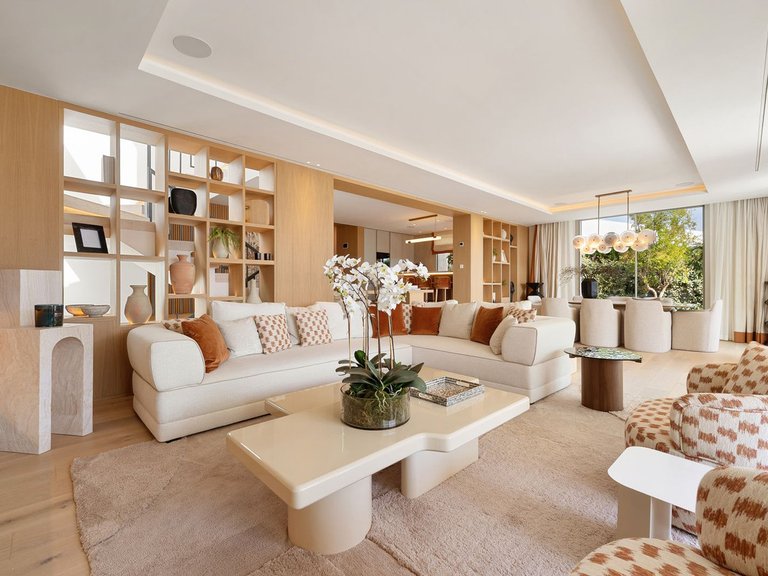 Villa for Sale in Nueva Andalucía, Malaga 5