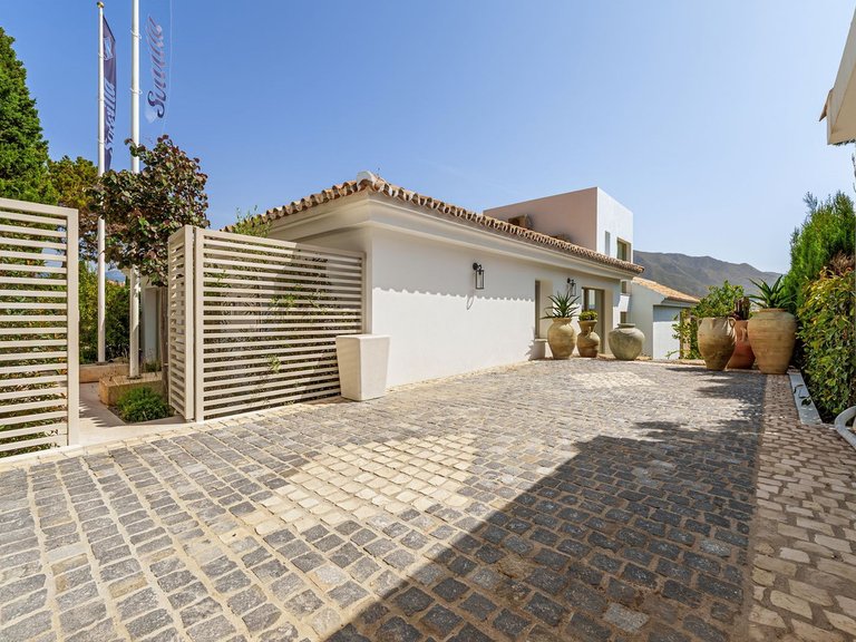 Villa for Sale in Nueva Andalucía, Malaga 50