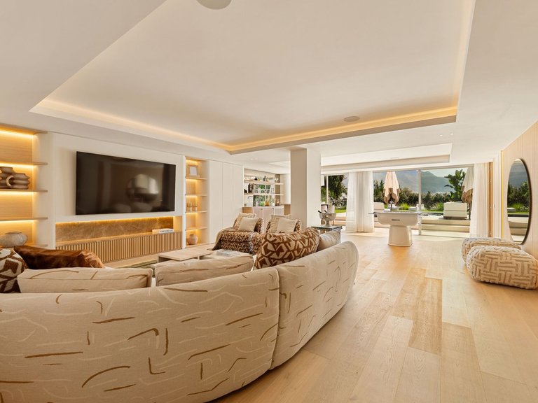 Villa for Sale in Nueva Andalucía, Malaga 6