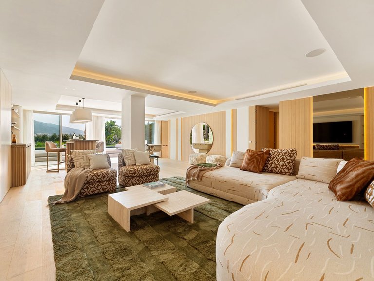 Villa for Sale in Nueva Andalucía, Malaga 8