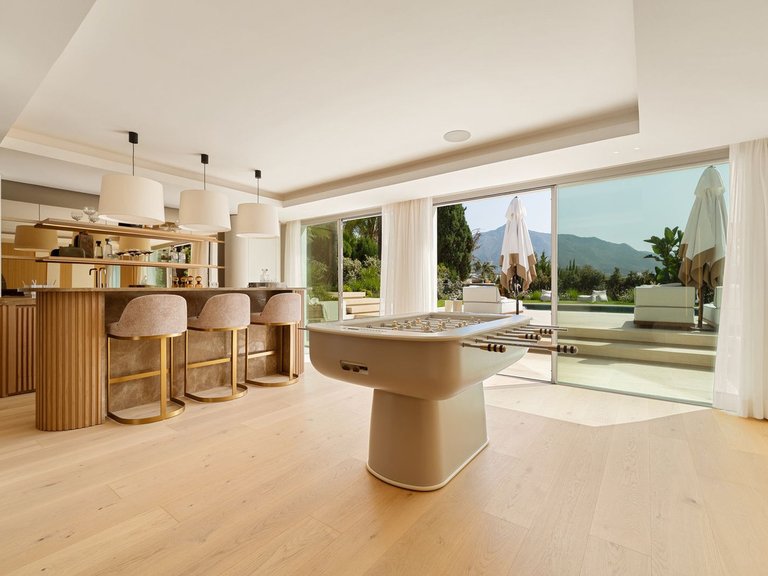 Villa for Sale in Nueva Andalucía, Malaga 9