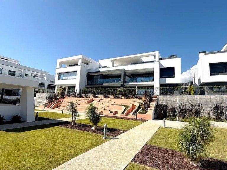Apartment for Sale in Selwo, Malaga 12