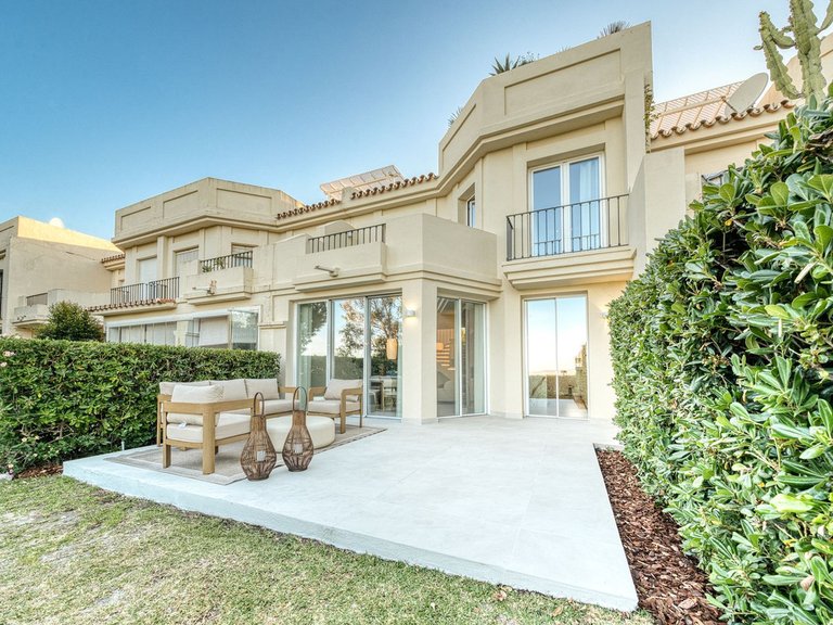 Villa for Sale in La Quinta, Malaga 1
