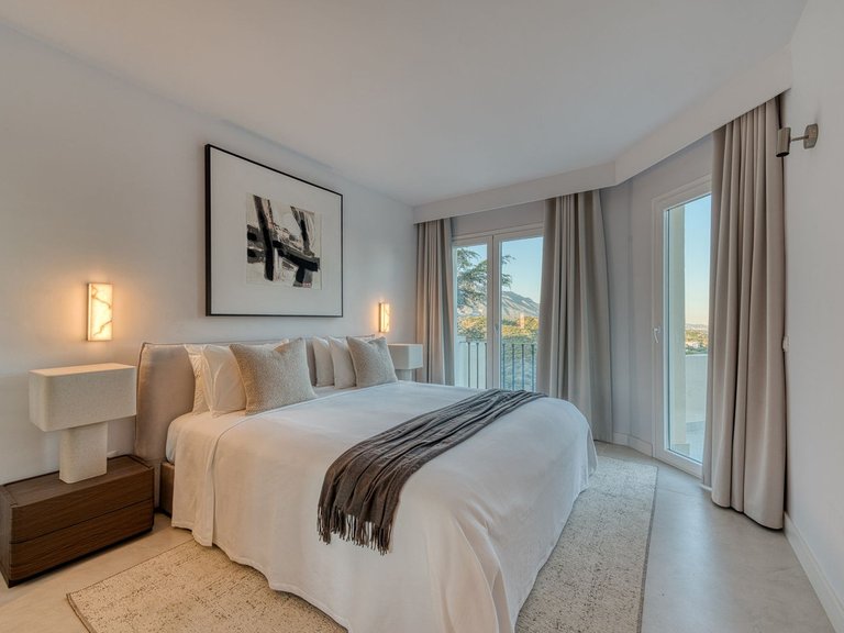 Villa for Sale in La Quinta, Malaga 11
