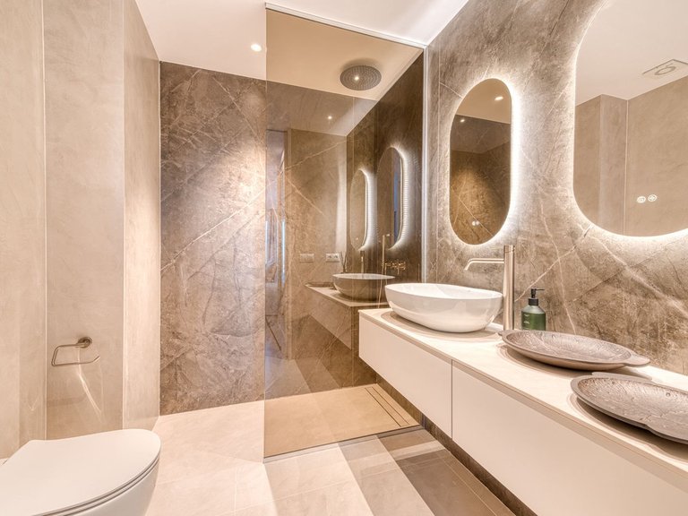 Villa for Sale in La Quinta, Malaga 13