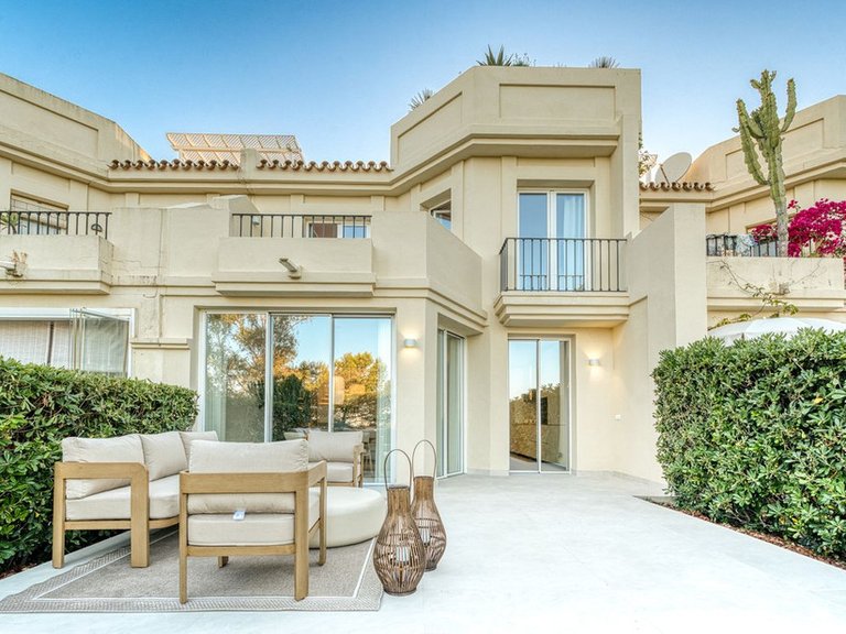 Villa for Sale in La Quinta, Malaga 18