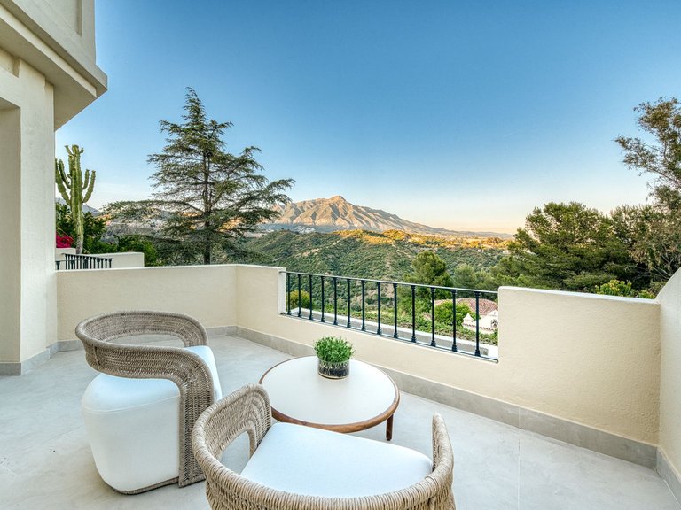 Villa for Sale in La Quinta, Malaga 25