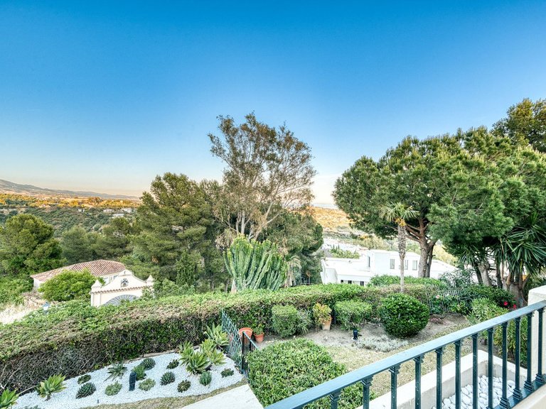 Villa for Sale in La Quinta, Malaga 27