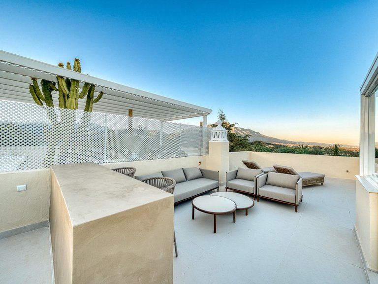 Villa for Sale in La Quinta, Malaga 32