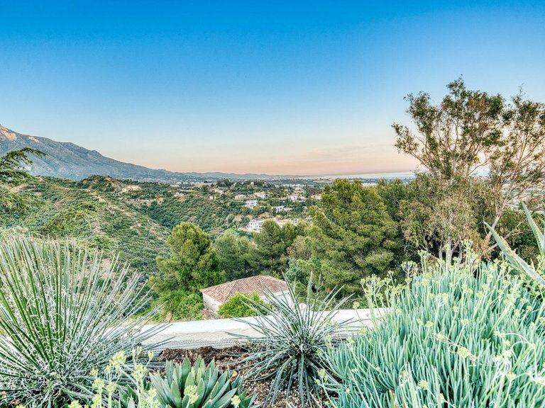 Villa for Sale in La Quinta, Malaga 39
