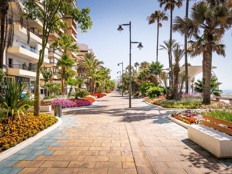 Villa for Sale in Estepona, Malaga 41