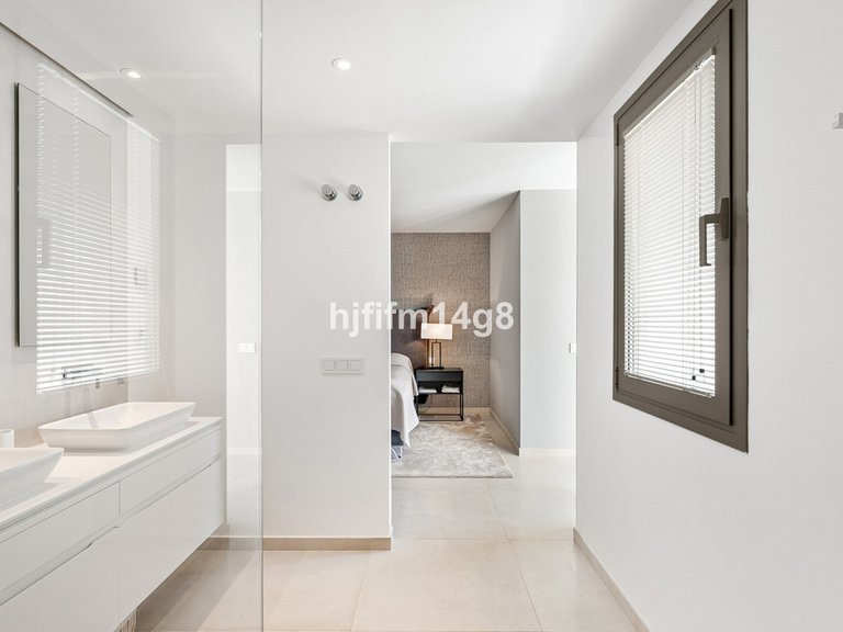 Apartment for Sale in Nueva Andalucía, Malaga 14
