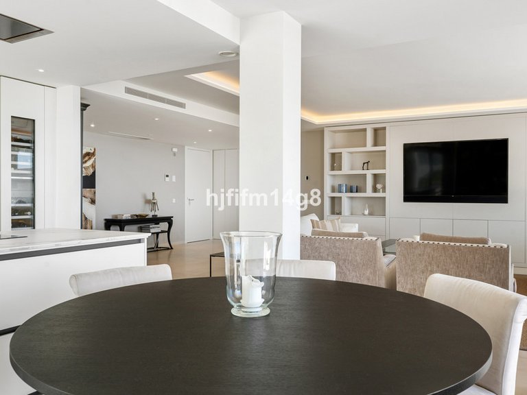Apartment for Sale in Nueva Andalucía, Malaga 17