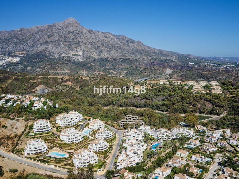 Apartment for Sale in Nueva Andalucía, Malaga 32