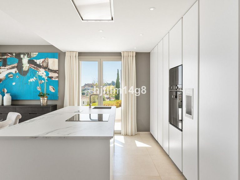 Apartment for Sale in Nueva Andalucía, Malaga 8