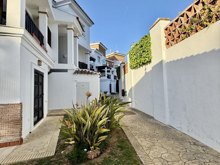 Villa for Sale in Alhaurín De La Torre, Malaga 32
