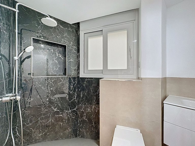 Apartment for Sale in Malagueta, Malaga 17